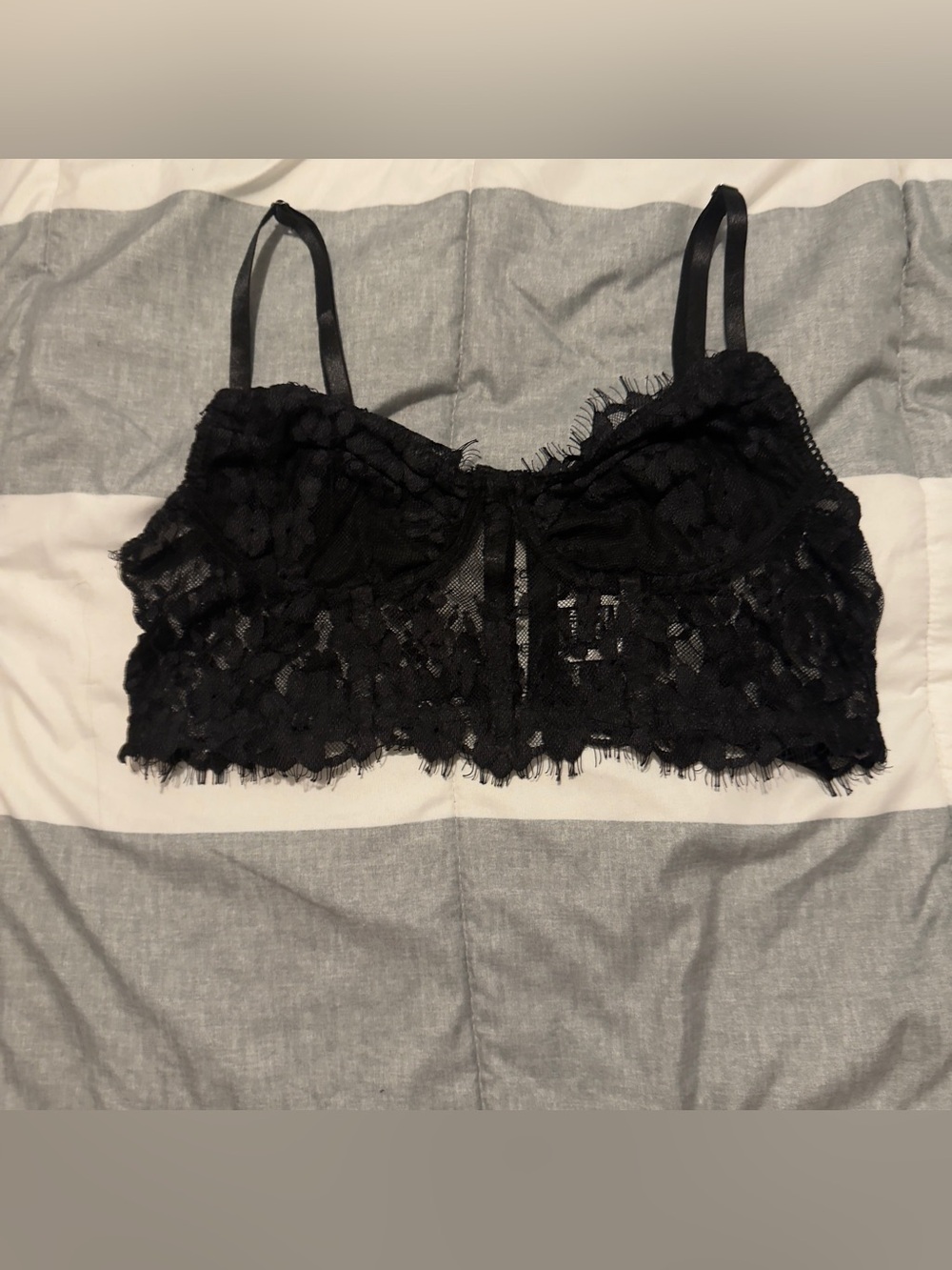 SHEIN Black Lace Cropped Bralette